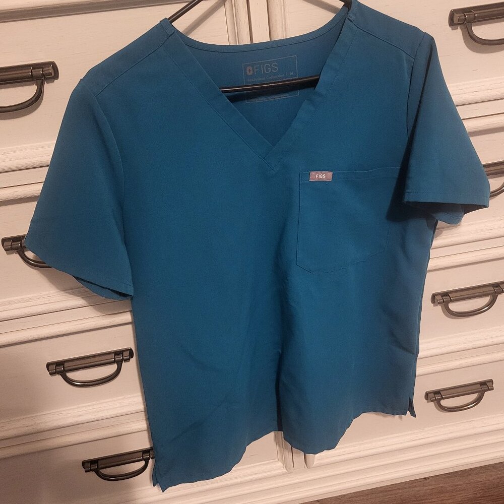 Figs scrub top